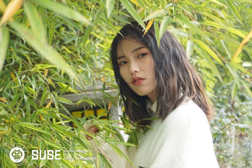 杨莹_副本.jpg