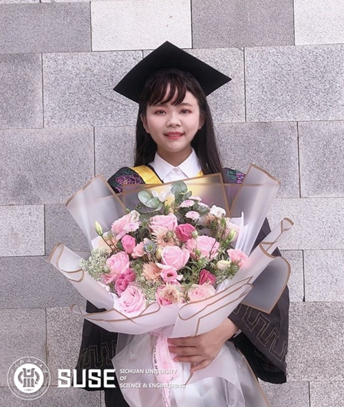 杨毅晨.jpg